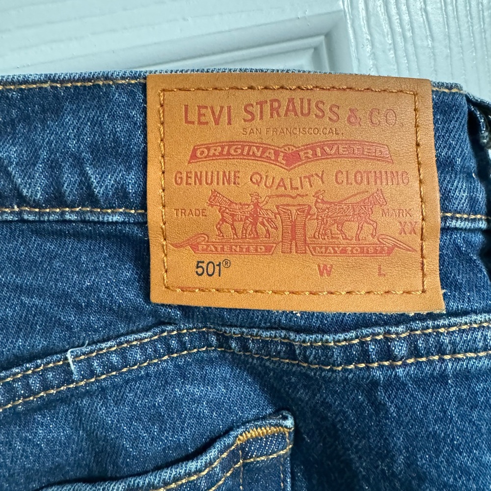 EUC Levis Straight Leg Jeans 20W